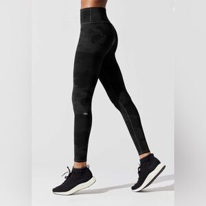 Alo Black Dark Green Camo Leggings Sz Small